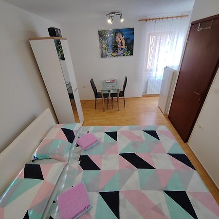 Rooms Neda イゾラ エクステリア 写真